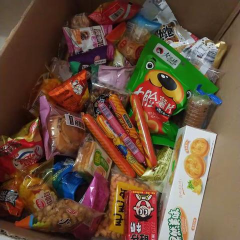 分享可以传递快乐，让孩子感受喜悦之心。孩子在与同伴分享时，可以让开心快乐感染双方！