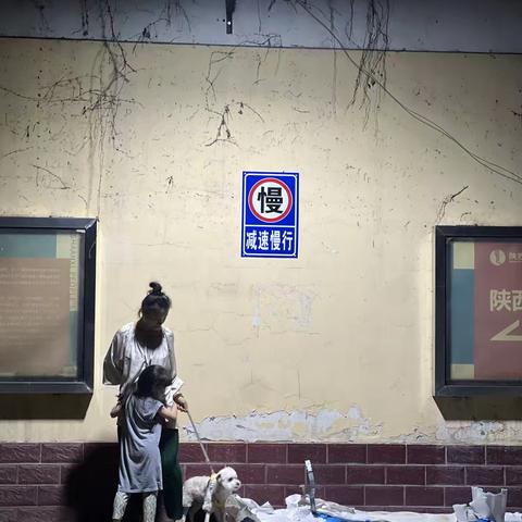 六月西安城墙夜，慢下来的松弛时光