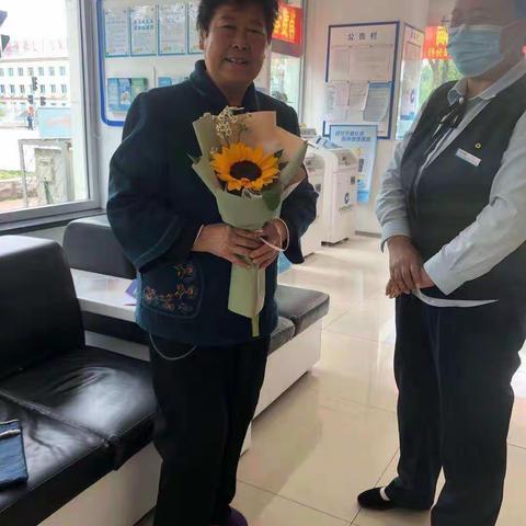 鲜花致敬白衣天使