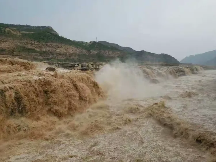 黄河全长5464公里，仅次于长江，是中国第二长河，也是世界第六长河流。在中国历史上，黄河及沿岸流域给