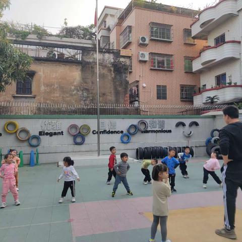 小班级篮球活动