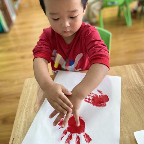 小一班幼儿手工操作活动