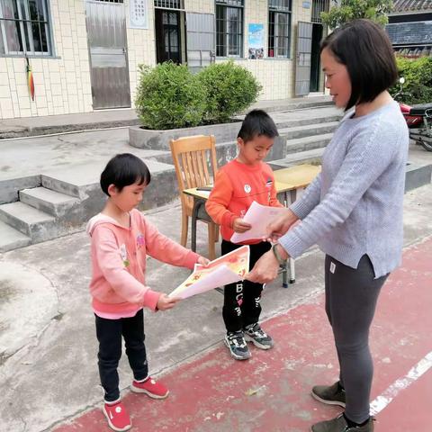 3月1日下午，船步镇樟岗教学点召开2020秋期末检测发奖大会