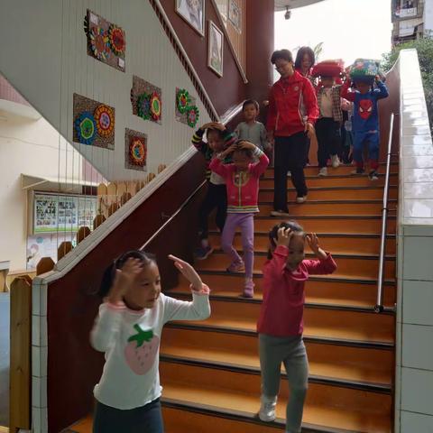 大三班“防震演练”活动