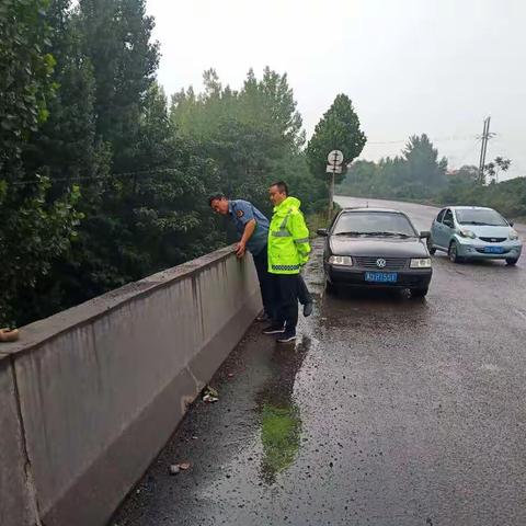 峰峰矿区地方公路管理站雨天加强对辖区道路桥梁安全检查工作