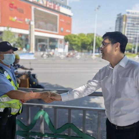 炎炎夏日送清凉 ，浓浓关爱沁人心