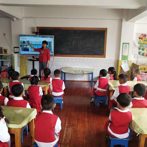 汉庄光慧幼儿园启迪四班“变废为宝”主题活动