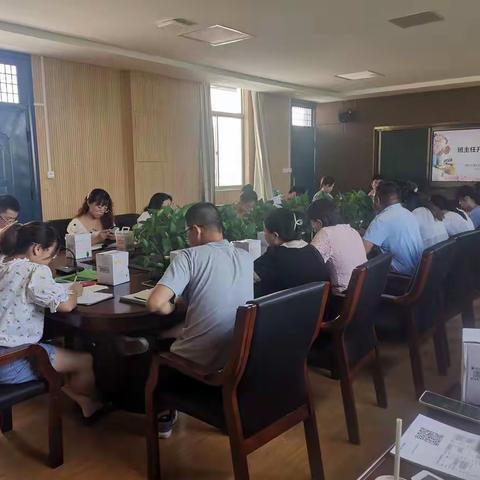 屏小：助力新起点 导航新学期——东屏中心小学召开新学期第一次班主任工作会议