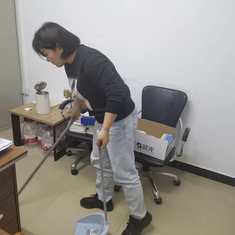 三亚农投菜篮子党支部开展迎新春爱国卫生大扫除活动