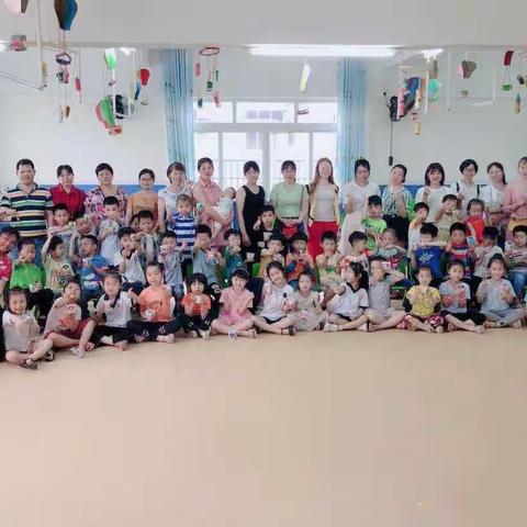 大一班父亲节主题活动：《我和爸爸有个梦想》