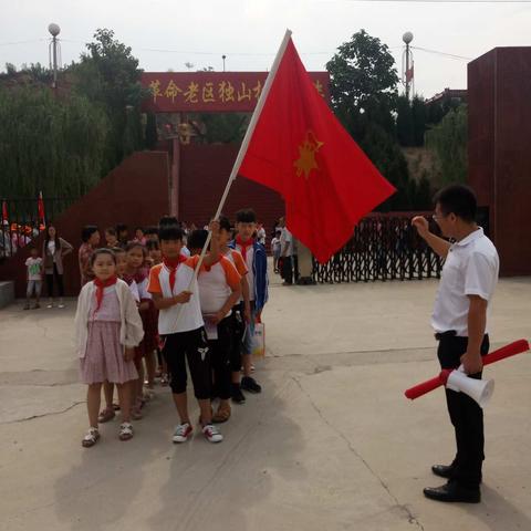 缅怀革命先烈，督促自我进步