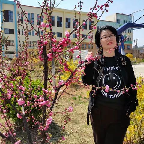 阳光教师——青春繁花几度红 🍑热爱永志桃李前