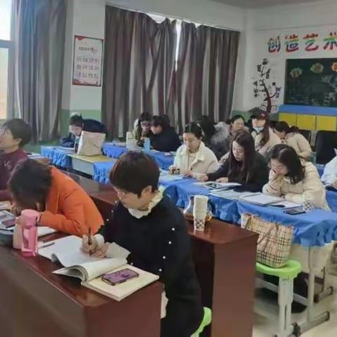 集体备课凝智慧   团结协作共进步——记绿篱名师工作坊“文言文教学集体备课”活动
