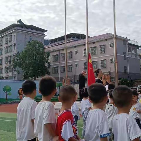 “最美开学季，爱上幼儿园”苗苗二班开学第2周精彩瞬间