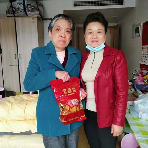 邻里互助，情暖社区