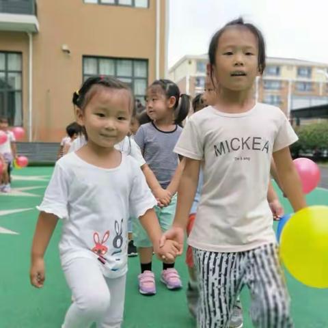 美丽的气球--记思思班、爱爱班大带小活动