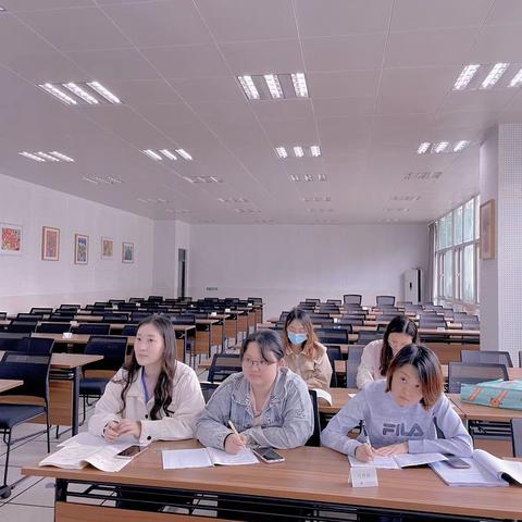 深研“新课标”，明确“新方向”，助力“新课堂”——滨江分校英语组2022版《英语课程标准》学习研讨活动一