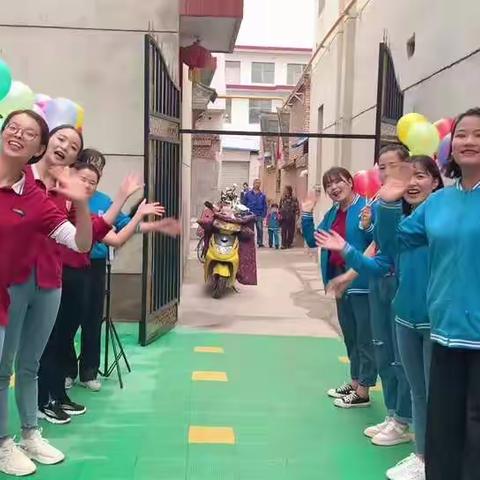 【入园第一步，成长一大步】——安特小班一 日生活