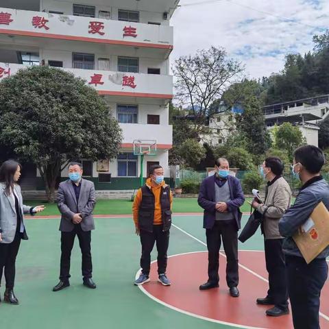 县人大调研组来我校开展学生营养改善计划专题调研工作