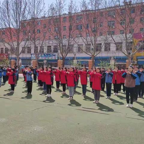 薪火相传展风采，传统武术初成效   ——鼎舜小学武术操《精忠报国》进课堂活动纪实