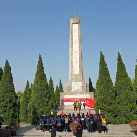 青山小学清明扫墓活动 传承红色基因——祭英烈 学党史 跟党走