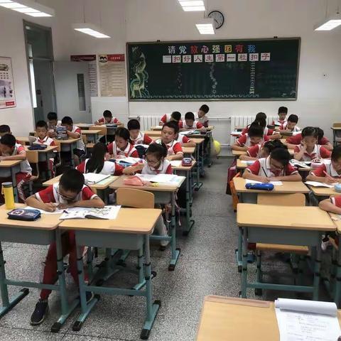 潜心育新苗    润物悄无声——记“双减”政策下四年级师生的课服生活