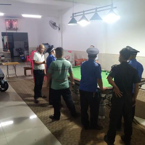 城市管里执法疫情宣传防控不让市民群众集中！