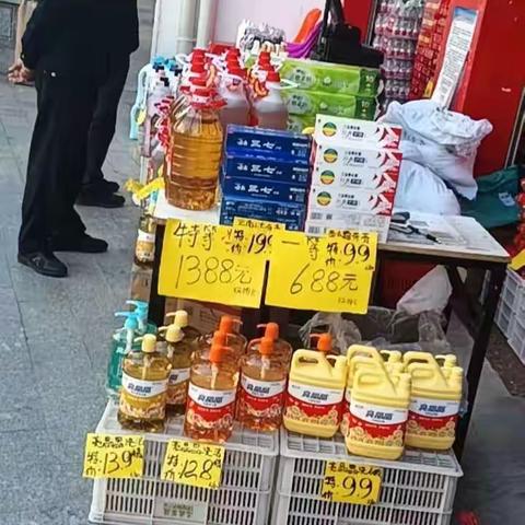 2023年新春节日临近，提蒙乡组织综合行政执法中队开展春节前镇墟市容市貌专项整治行动。