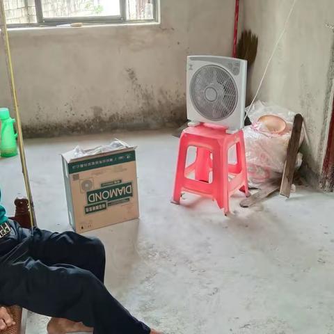 2021年 提蒙乡民政， 提蒙村委会 特困户，夏天发放 电风扇 。