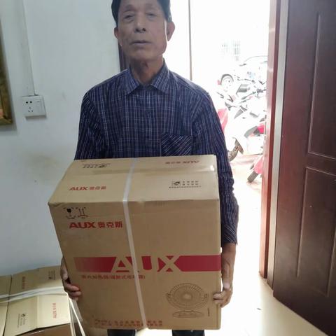 2021年11月，提蒙乡民政提蒙村委会，特困户，冬天发放，室内加热器(辐射式电暧器)。