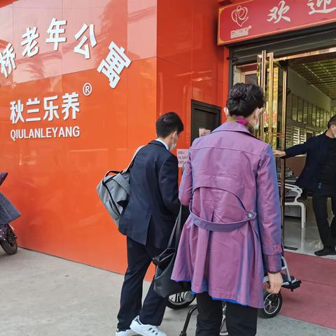 银行服务无小事，上门服务暖人心