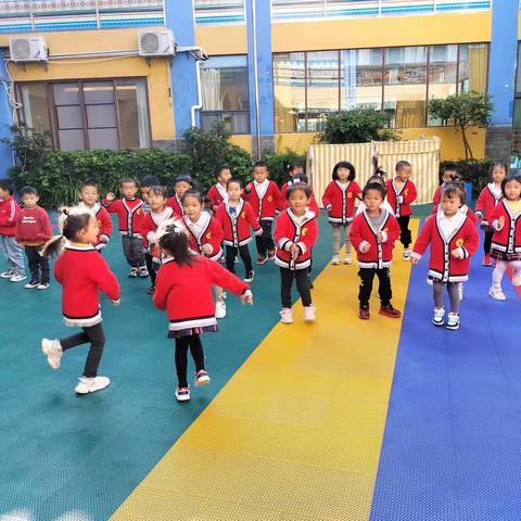 天雨流芳幼儿园🏫大四班精彩瞬间。