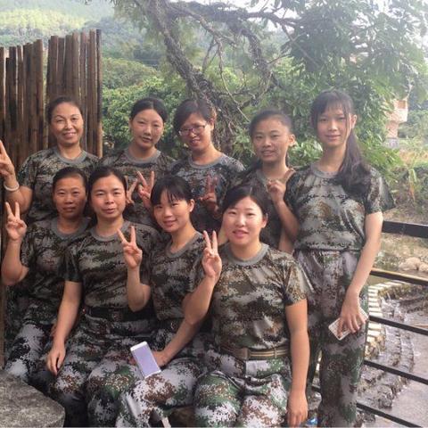 尚忠中心幼儿园老师户外拓展