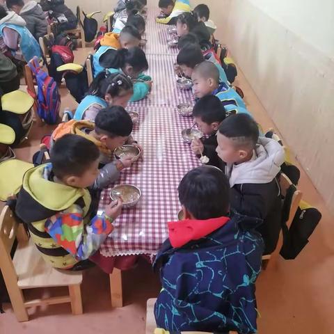 春风拂过，每个笑脸都是如此可爱