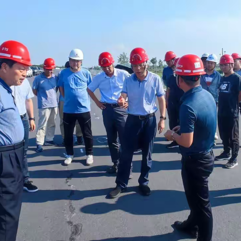 中国工程院黄卫院士带队调研京沪高速YZ22标环氧沥青路面施工情况
