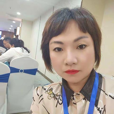 “你若盛开，蝴蝶自来”，“弱肩承千钧 破茧方成蝶”