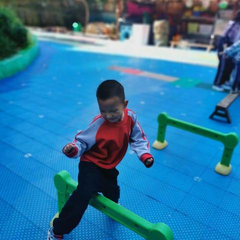 蓝泊湾幼儿园小一班向快乐出发