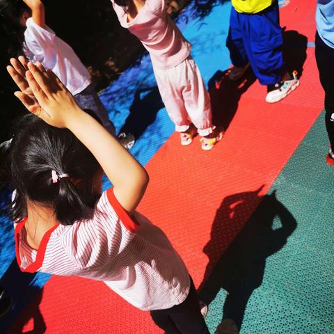 蓝泊湾幼儿园大四班～跟着我！影子