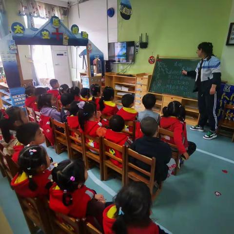 蓝泊湾伊禾幼儿园中一班《快乐的一周》