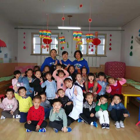 普兰店区幼儿园大三班精彩的第一周家长助教活动！