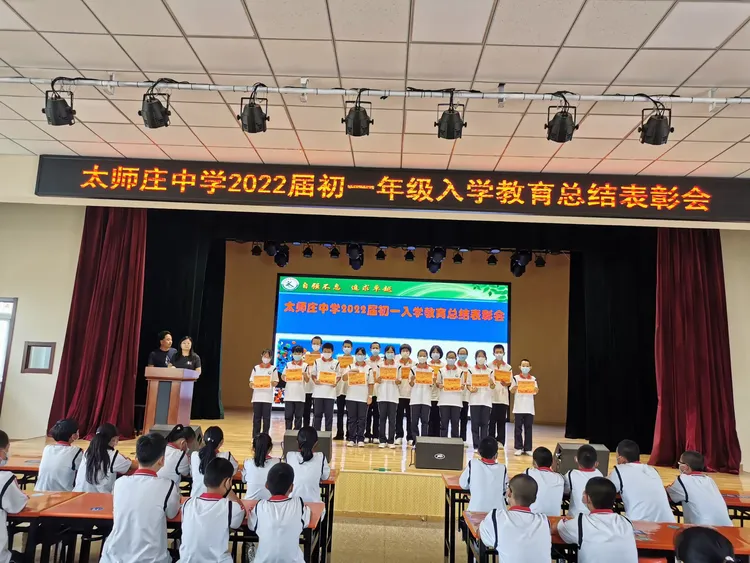 入学教育收官时,翩翩少年已扬帆