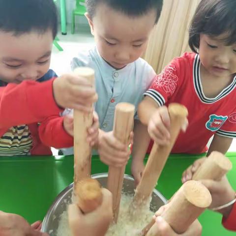 庆“中秋”打糍粑活动