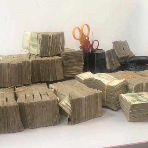 成都农商银行大邑支行积极为客户办理小面额现金业务