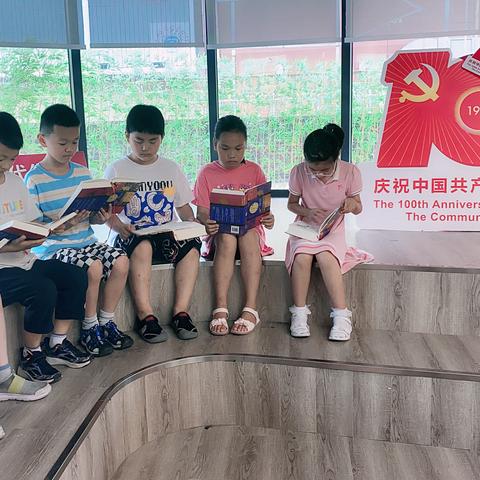 沐浴书香，与书为友，快乐成长！