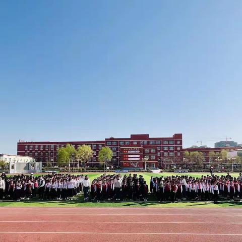 曹县三桐九年一贯制校区小学部二三年级组路队比赛活动