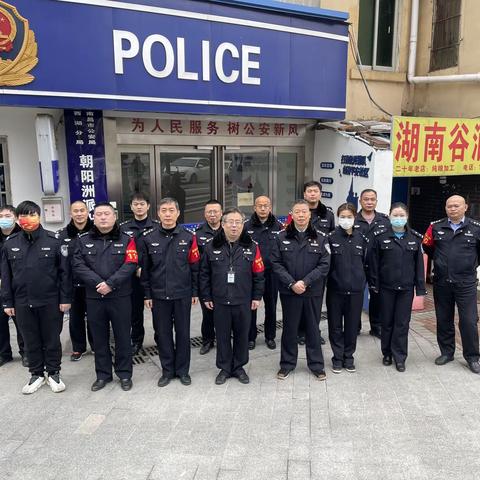 派出所民警辛苦执勤，换百姓春节安宁