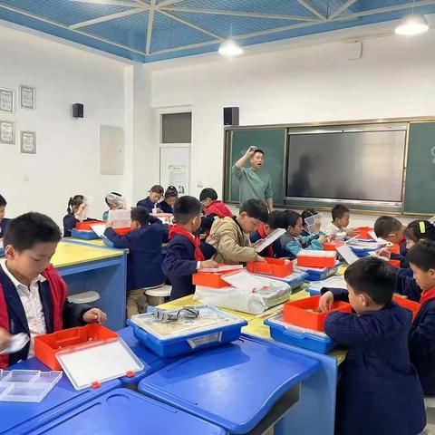 少年机器人，快乐开心学——钱学森小学机器人社团成长记