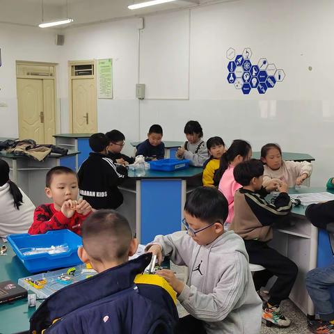 五洲观澜机器人课程—投石机