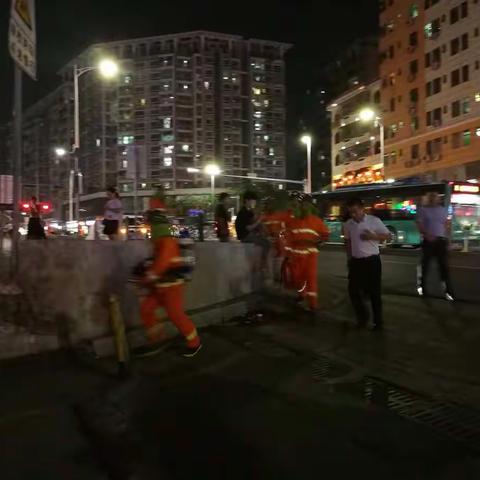 10月9日民治街道安监办持续开展“防风险保安全迎大庆”特别防护期安全夜查行动