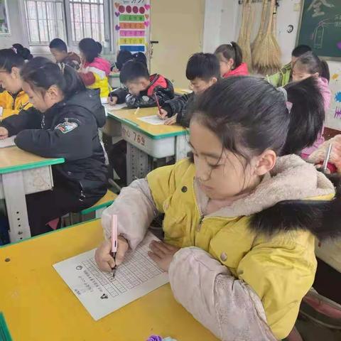 写好规范汉字，提高综合素质--大坞镇中心小学中高年级硬笔书法大赛